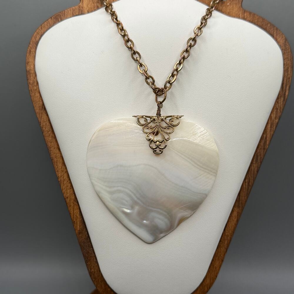 Vintage Mother of Pearl Heart Pendant Necklace 17” Gold Tone